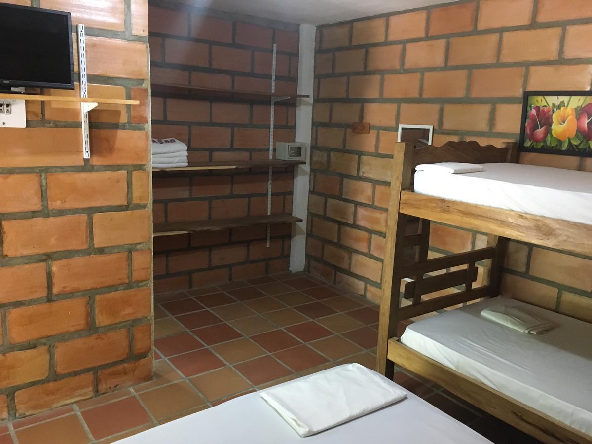 Hotel Pizzeria Opera Толу Екстер'єр фото