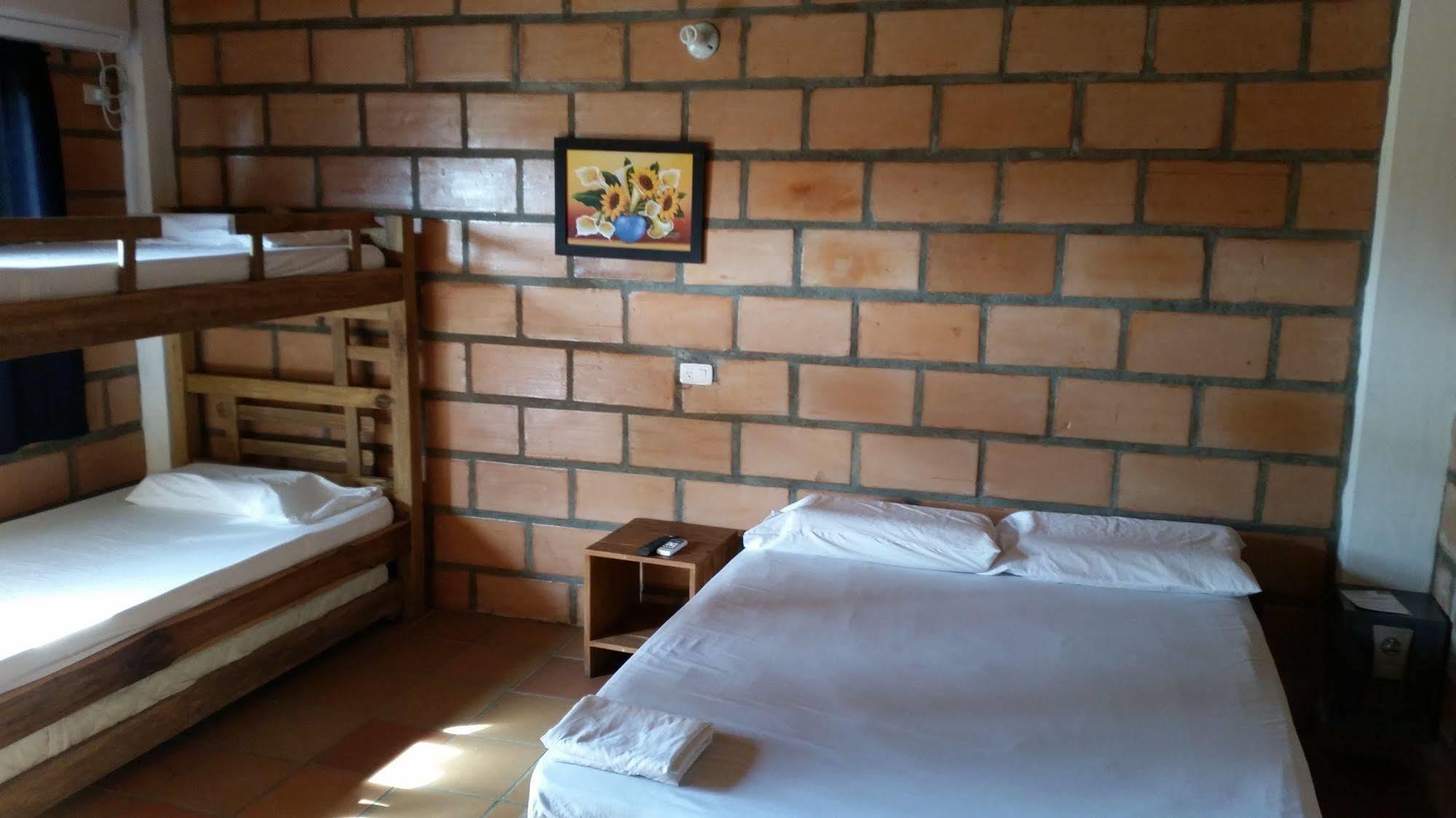 Hotel Pizzeria Opera Толу Екстер'єр фото